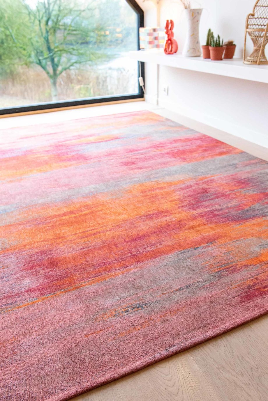 Louis De Poortere rug LX 9116 Atlantic Monetti Hibiscus Red interior 12