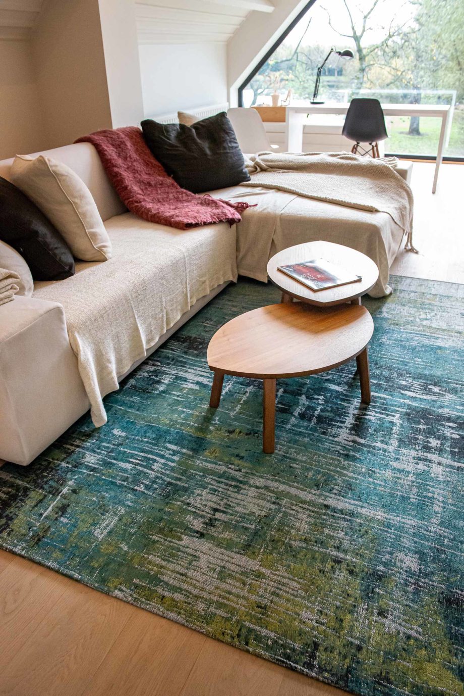 Louis De Poortere rug LX 9126 Atlantic Streaks Glen Cove interior 1