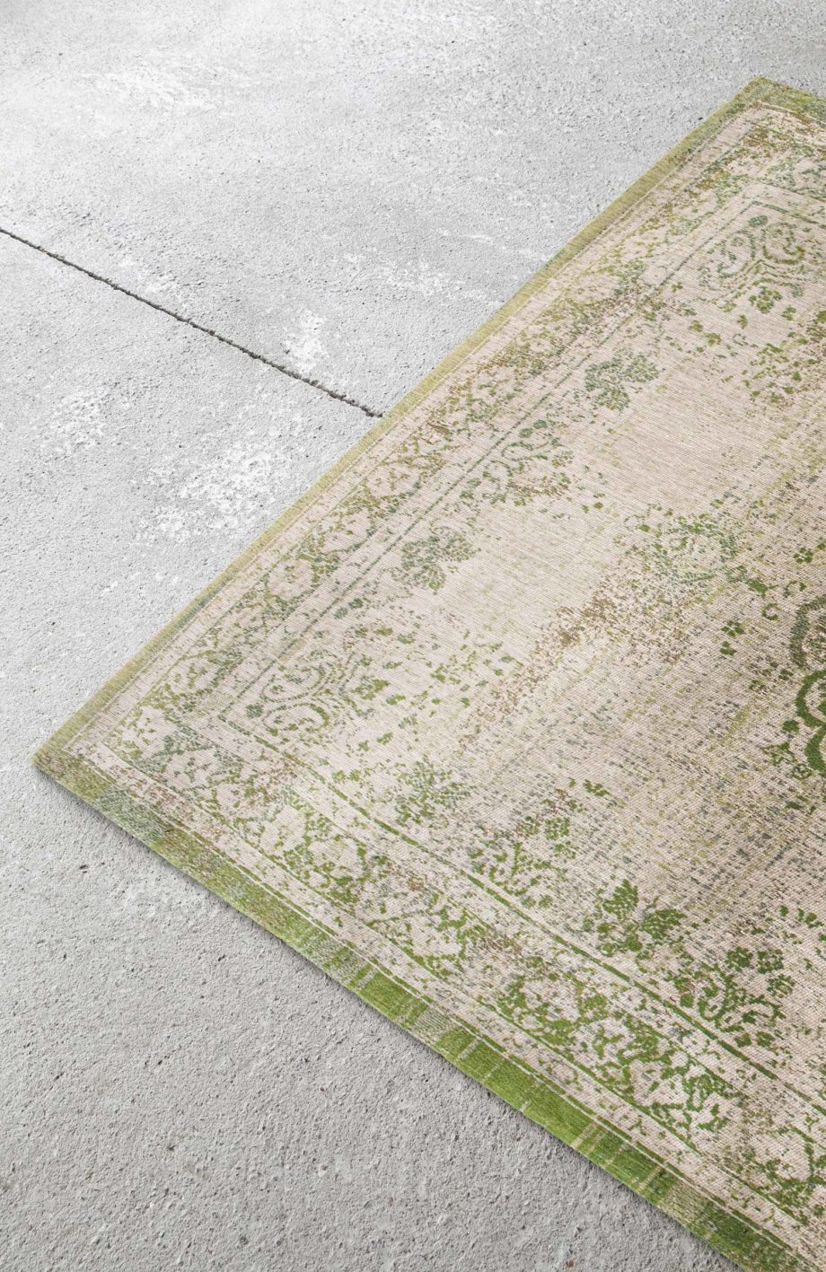 Louis De Poortere rug LX 9066 Fading World Medallion Grey Forest interior