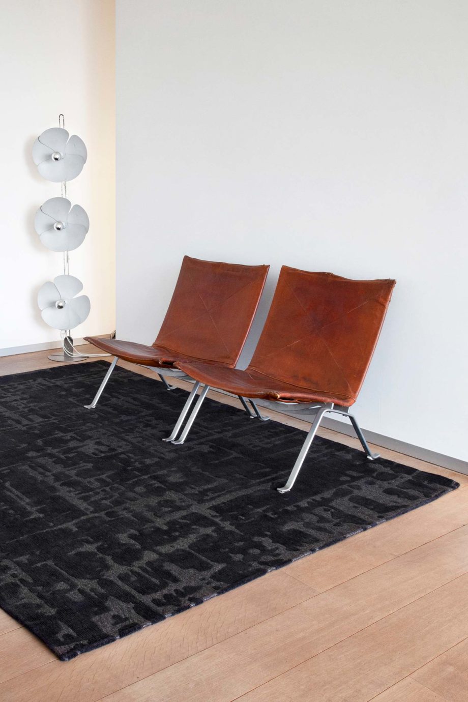 Louis De Poortere rug LX 9200 Structures Baobab Black Water interior 2