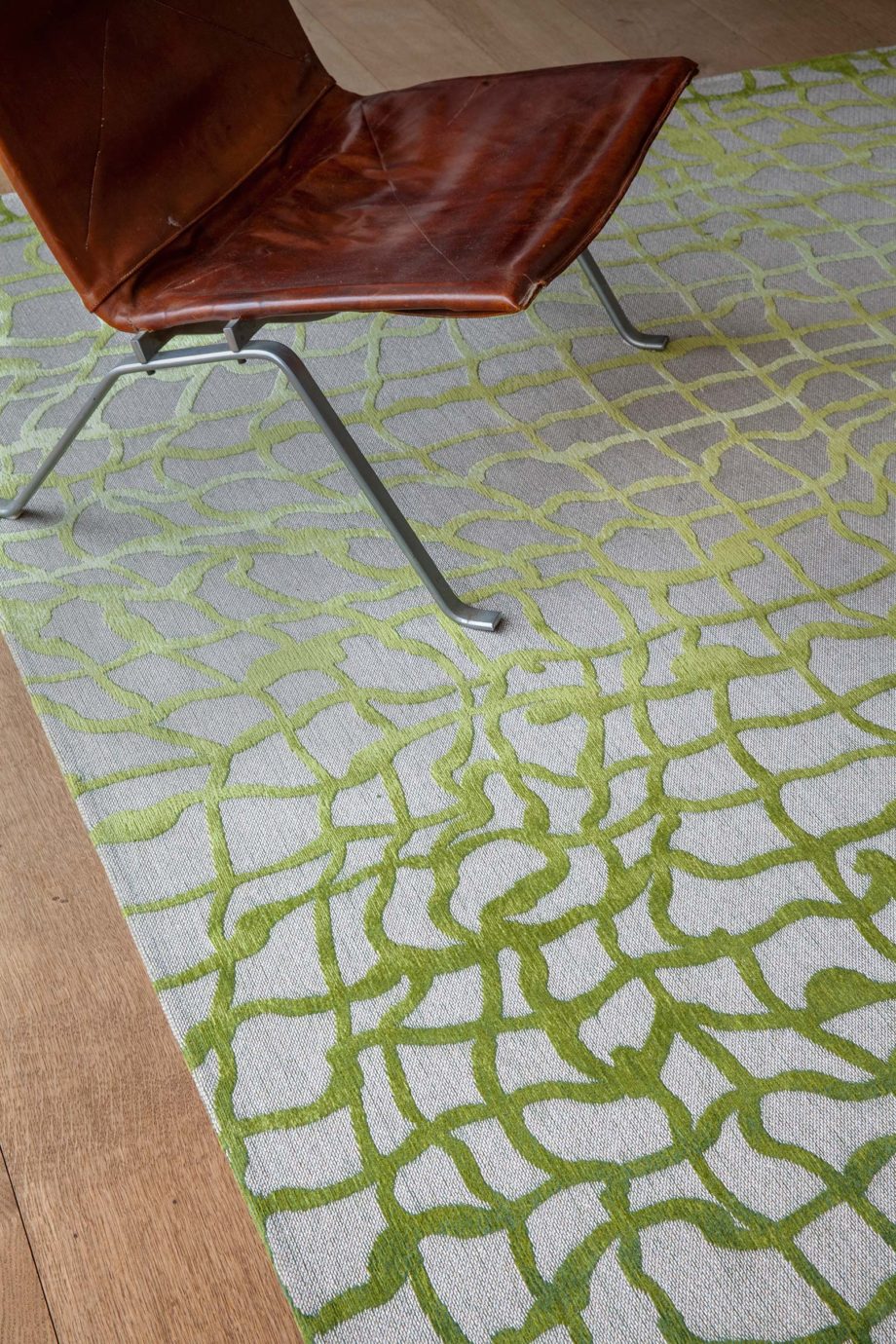 Louis De Poortere rug LX 9204 Mad Men Dedalo Republic Green interior 3