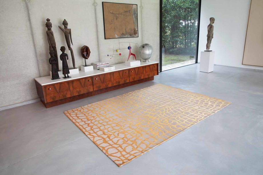 Louis De Poortere rug LX 9205 Mad Men Dedalo Yellow Scarab interior 1