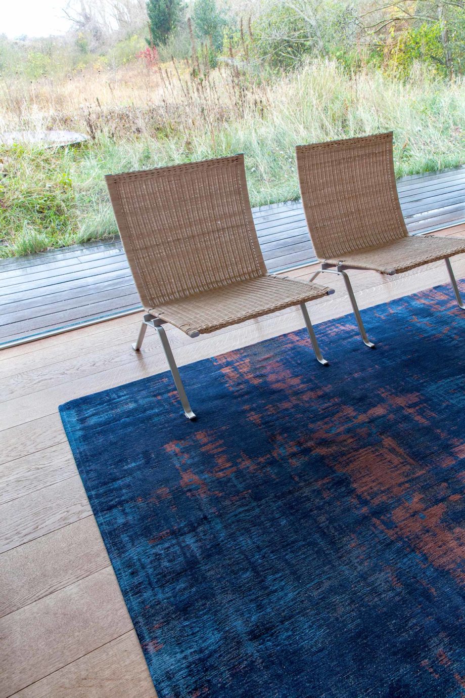 Louis De Poortere rug LX 9211 Atlantic Venetian Dust Sunset Blue interior 2