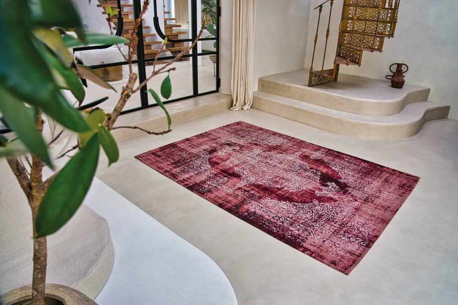 Louis De Poortere rug Fading World Kirman 9378 Margaux interior 1