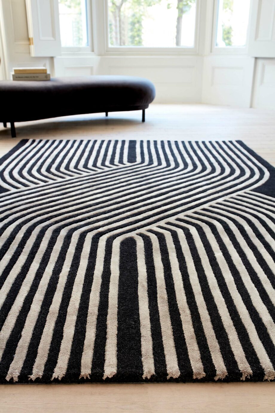 Asiatic rug Matrix 98 Solstice Gunmetal interior
