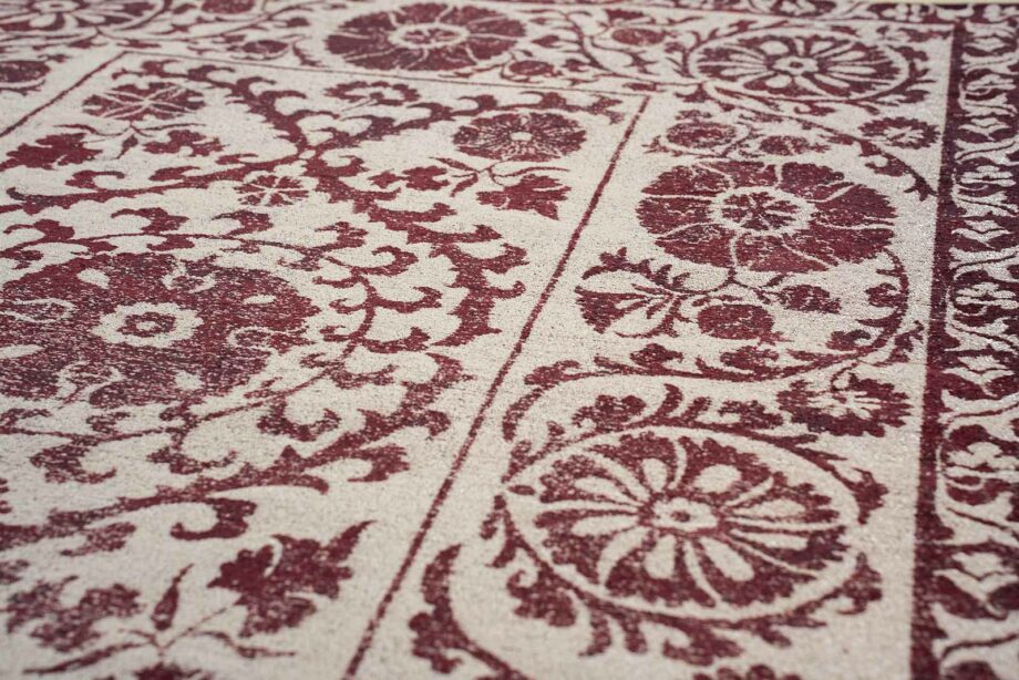 Louis De Poortere rug Antiquarian Suzani 9734 Zephyr zoom 5